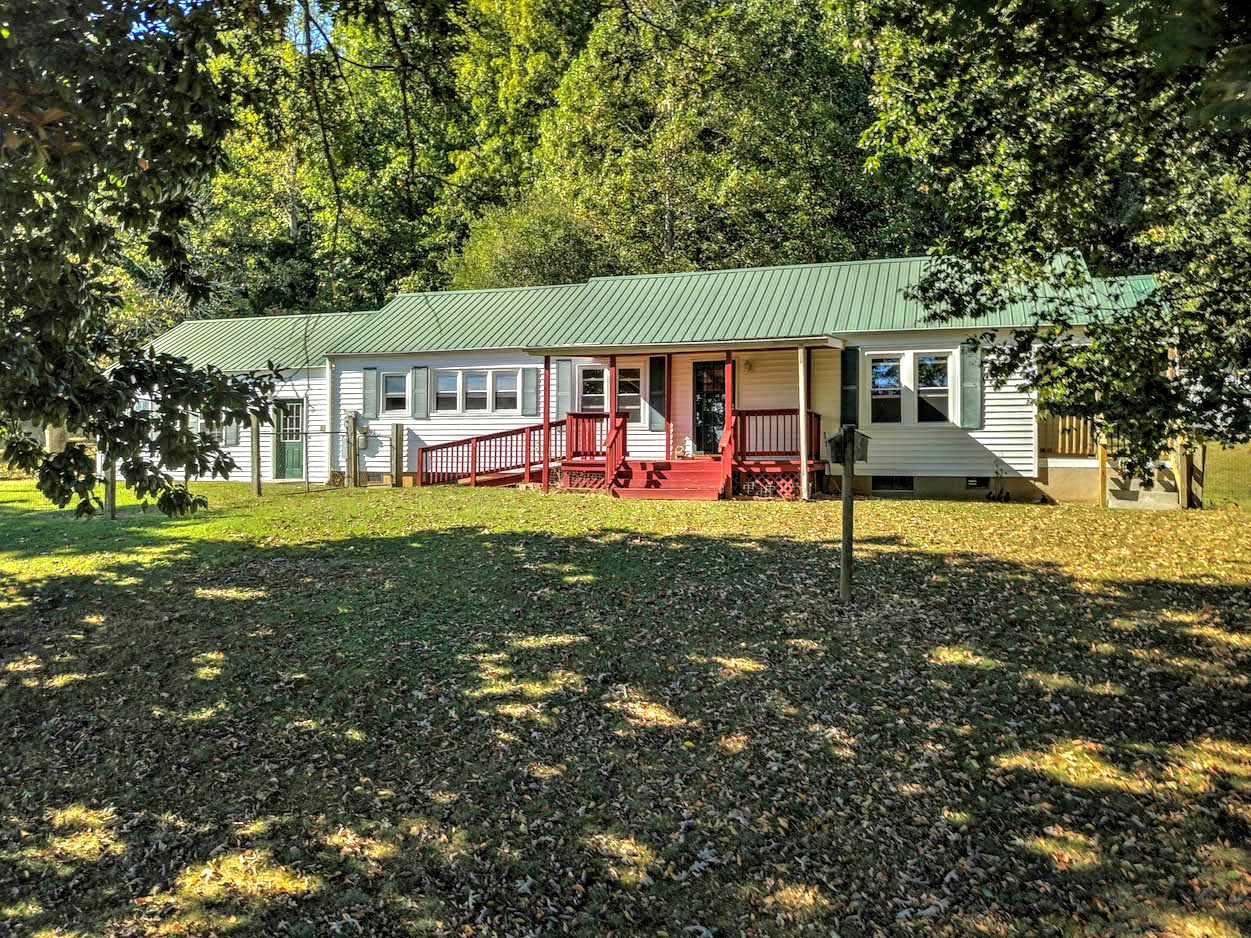 401 Sugar Hollow Rd Piney Flats TN